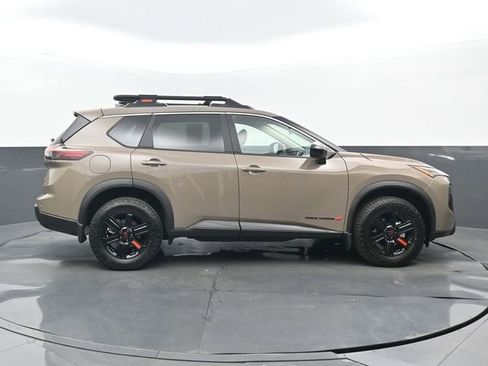 Used 2025 Nissan Rogue SV image 32