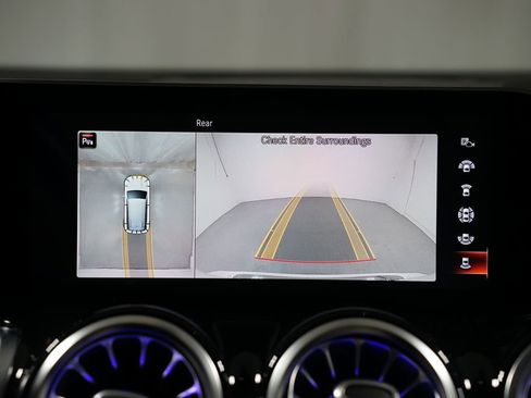 Used 2020 Mercedes-Benz GLB 250 w/ Premium Package image 21