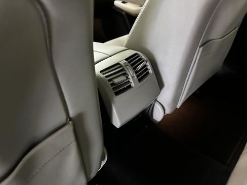 Used 2011 Mercedes-Benz E 350 4MATIC Sedan image 74