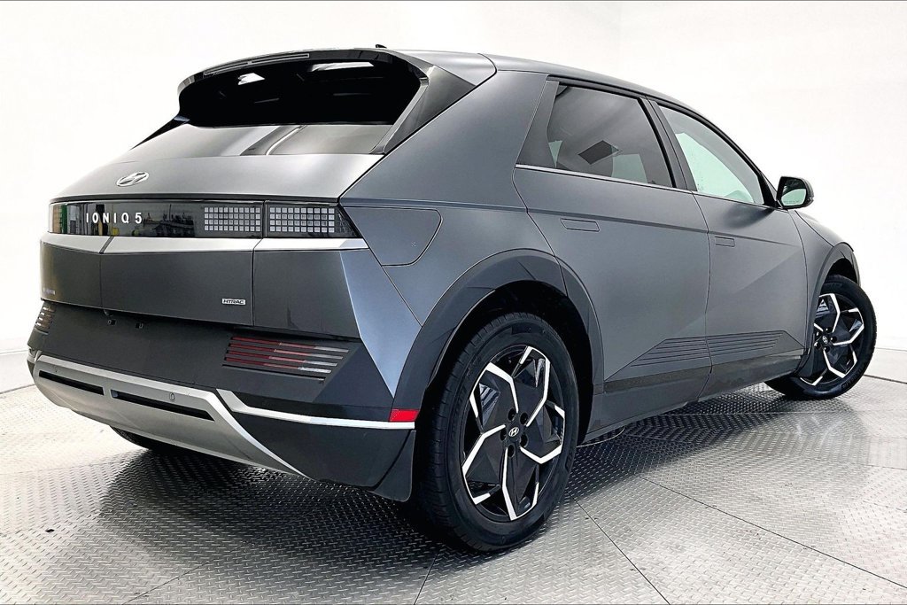 Used 2024 Hyundai Ioniq 5 SEL AWD/4WD image 2