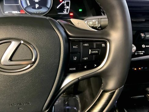 Certified 2025 Lexus ES 300h w/ Luxury Package image 25