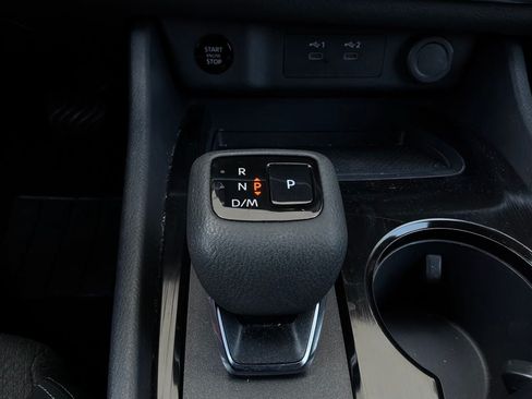 Used 2025 Nissan Rogue SV FWD image 24