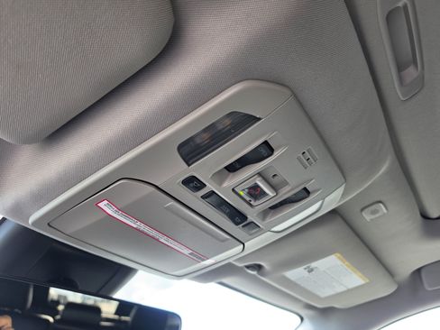 Used 2023 Toyota Highlander XLE FWD image 29