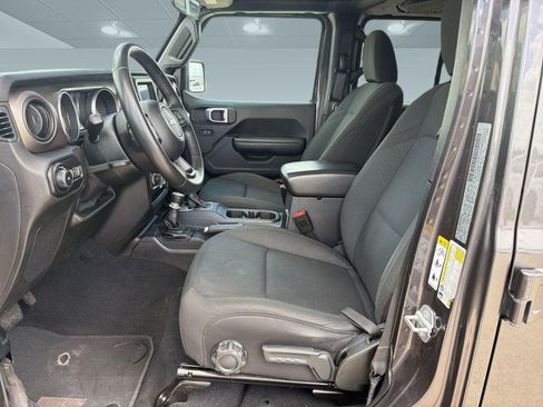 Used 2018 Jeep Wrangler Unlimited Sport S AWD/4WD image 5