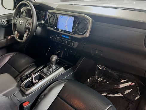 Certified 2020 Toyota Tacoma Limited w/ Blackout Package AWD/4WD image 26