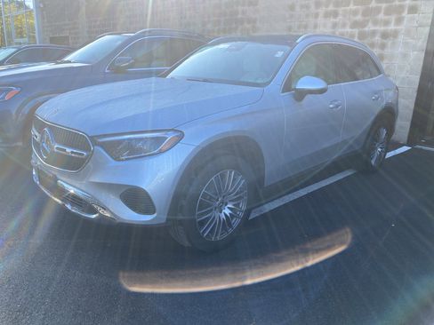 Used 2025 Mercedes-Benz GLC 300 4MATIC image 3