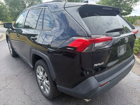 Used 2022 Toyota RAV4 XLE Premium FWD image 7