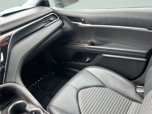 Used 2022 Toyota Camry SE w/ Audio Upgrade Package FWD image 12