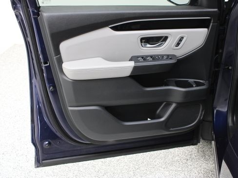 Used 2025 Honda Pilot Touring image 12
