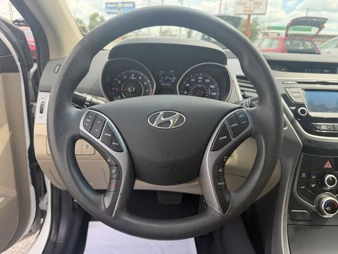 Used 2015 Hyundai Elantra SE w/ Option Group 02 FWD image 16