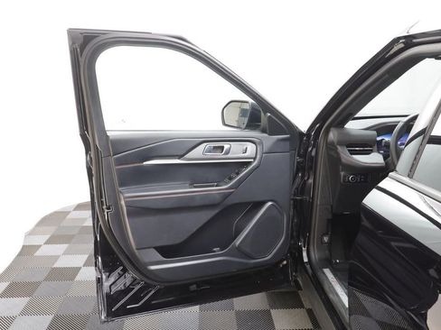 Used 2025 Ford Explorer ST-Line w/ ST-Line Street Pack AWD/4WD image 5