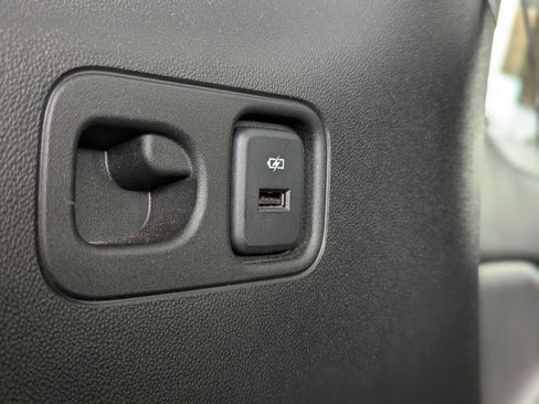 Used 2023 GMC Acadia SLT w/ Technology Package image 35