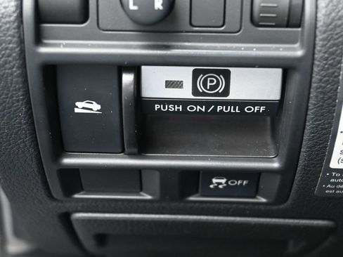 Used 2011 Subaru Outback 2.5i Premium image 15