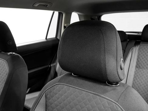 Used 2021 Volkswagen Tiguan S image 36