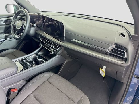 Used 2024 Chevrolet Traverse LT w/ Trailering Package FWD image 29