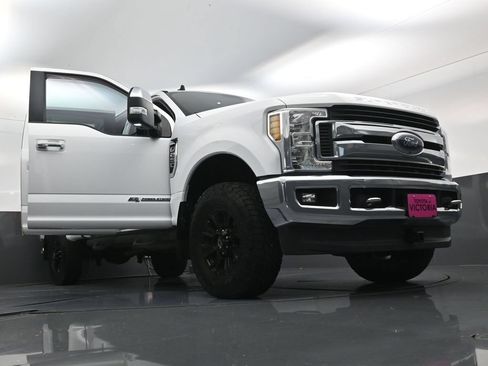Used 2019 Ford F250 XLT w/ XLT Premium Package AWD/4WD image 26