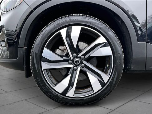 Certified 2024 Volvo XC40 B5 Plus w/ Protection Package Premier image 11