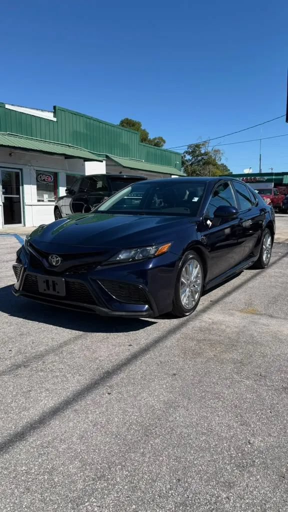 Used 2021 Toyota Camry SE FWD image 2