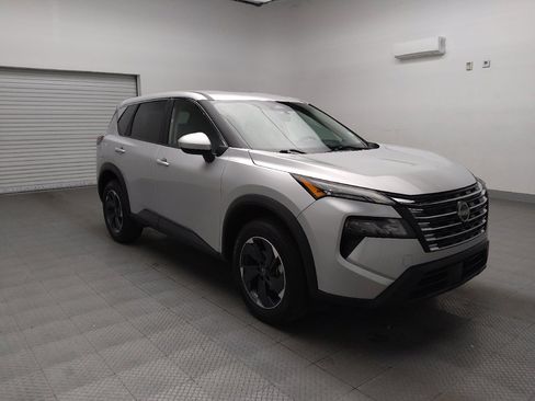 Used 2024 Nissan Rogue SV AWD/4WD image 13