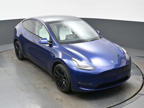 Used 2023 Tesla Model Y Long Range image 38