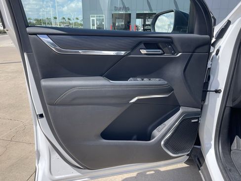 Used 2024 GMC Acadia Elevation w/ Luxury Package image 13