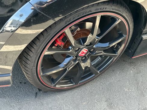 Used 2018 Honda Civic Type R image 4
