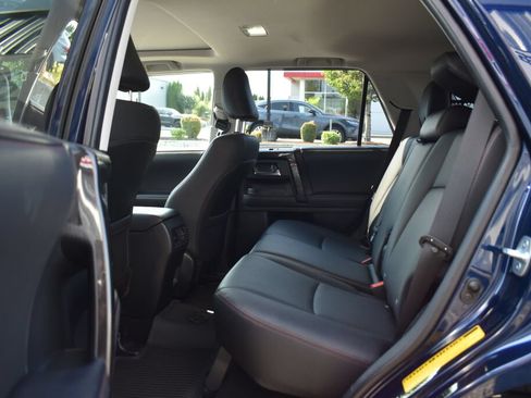 Used 2021 Toyota 4Runner TRD Off-Road Premium w/ Moonroof Package AWD/4WD image 20