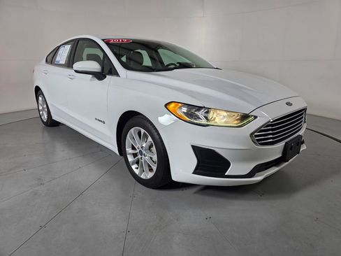 Used 2019 Ford Fusion SE FWD image 7