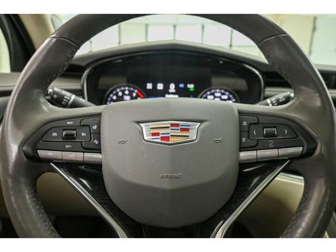 Used 2022 Cadillac XT6 Premium Luxury w/ Technology Package image 11