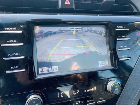 Used 2019 Toyota Camry SE w/ Convenience Package image 14