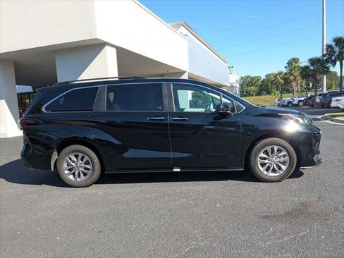 Certified 2024 Toyota Sienna XLE FWD image 3