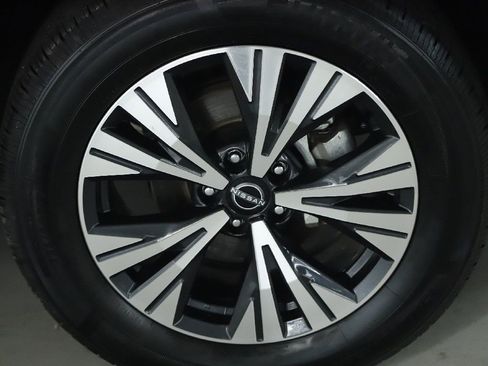 Used 2023 Nissan Rogue SV image 10