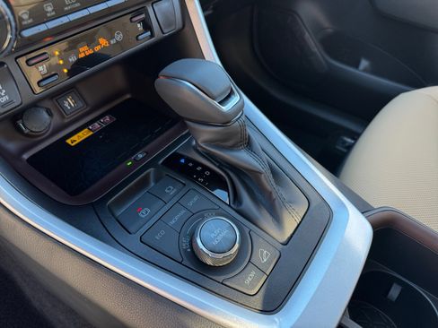 New 2025 Toyota RAV4 Limited image 14