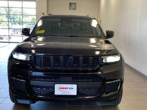 Used 2023 Jeep Grand Cherokee L Limited w/ Black Appearance Package AWD/4WD image 3
