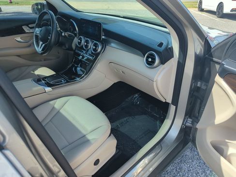 Used 2020 Mercedes-Benz GLC 300 w/ Premium Package image 37