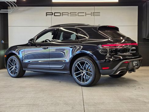 Certified 2025 Porsche Macan AWD/4WD image 3