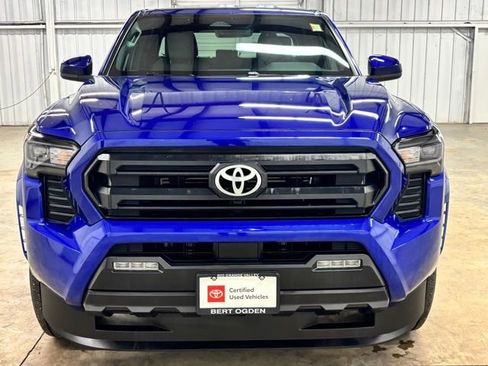 Certified 2025 Toyota Tacoma SR5 AWD/4WD image 2