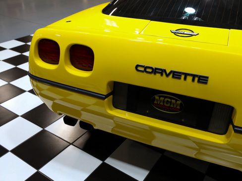 Used 1990 Chevrolet Corvette ZR-1 RWD image 19