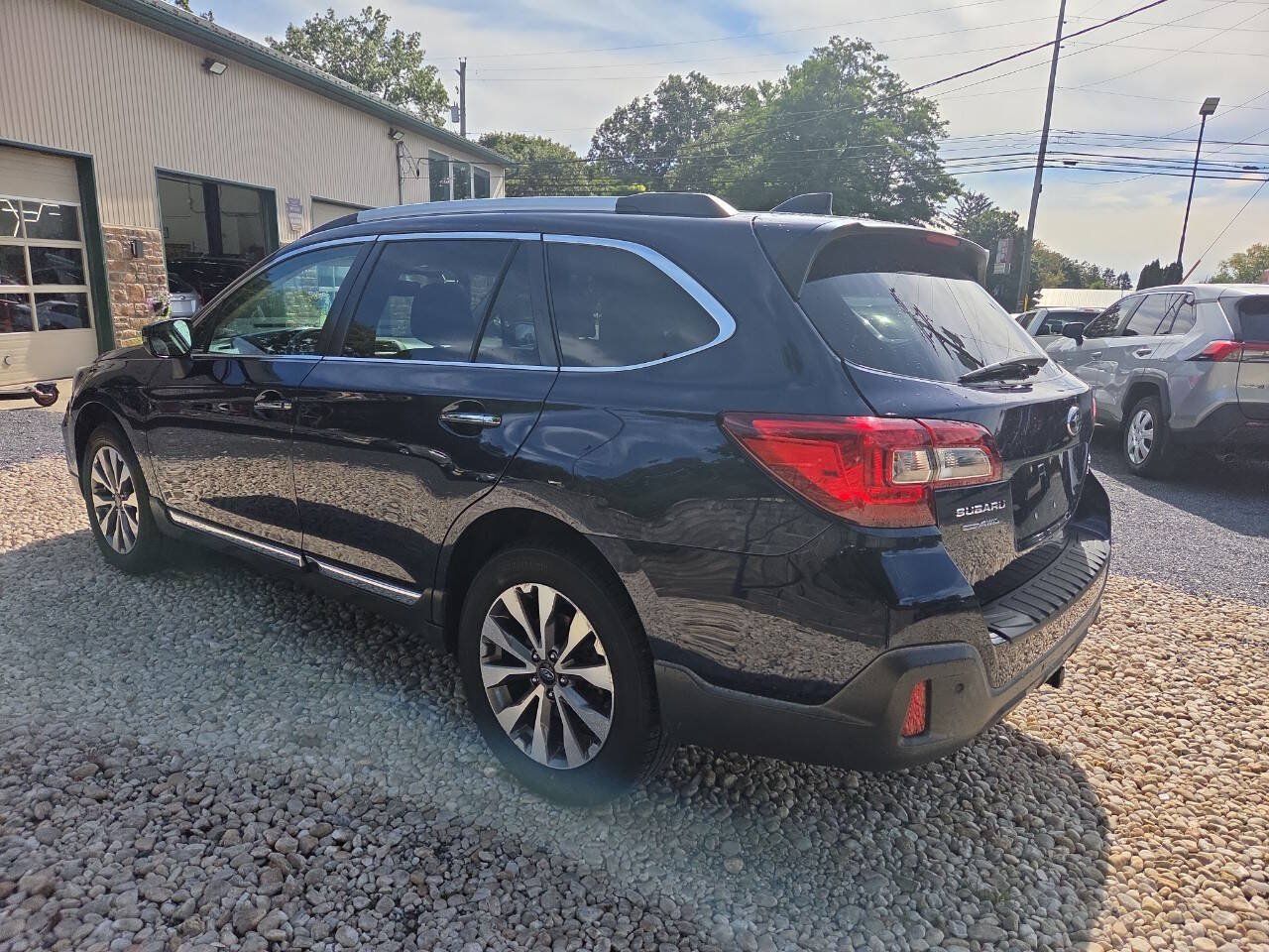 Used 2018 Subaru Outback 3.6R Touring AWD/4WD image 6