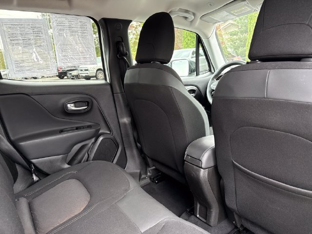 Used 2023 Jeep Renegade Latitude AWD/4WD image 22