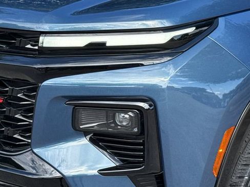 Used 2025 Chevrolet Traverse RS FWD image 4