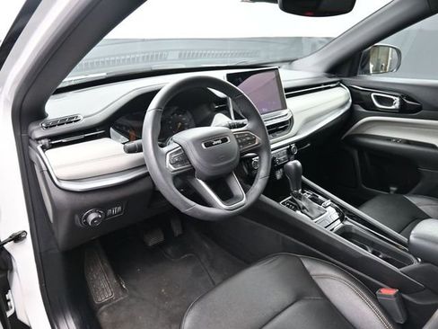 Used 2024 Jeep Compass Limited image 16