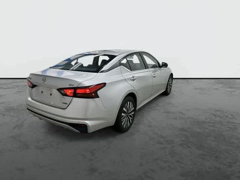 Used 2024 Nissan Altima 2.5 SV AWD/4WD image 3