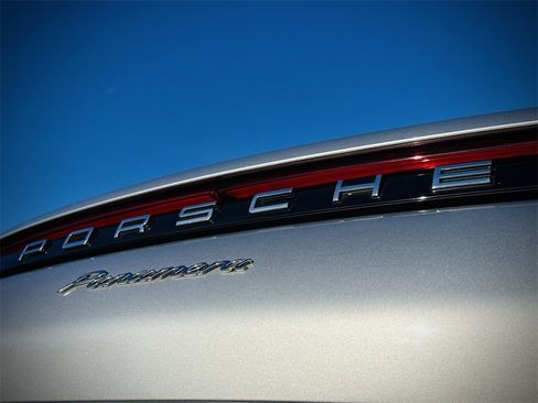 Used 2019 Porsche Panamera 4 image 8