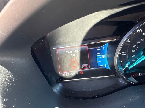 Used 2018 Ford Explorer XLT w/ Equipment Group 202A AWD/4WD image 2