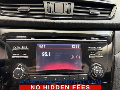 Used 2018 Nissan Rogue Sport S w/ S Appearance Package AWD/4WD image 22