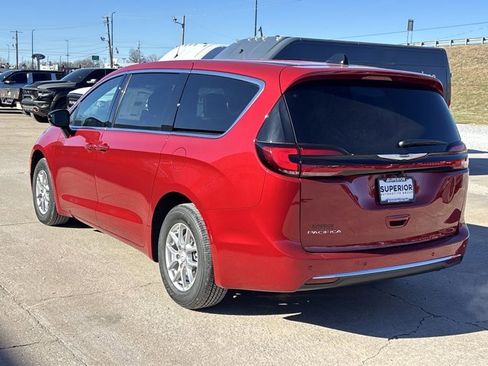 New 2026 Chrysler Pacifica Select image 9