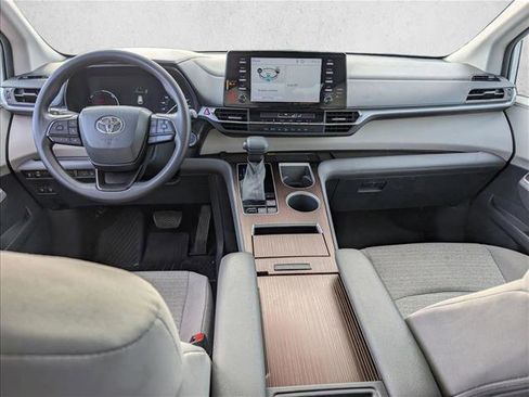Certified 2023 Toyota Sienna LE image 17