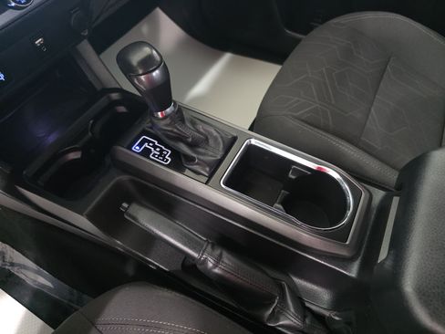 Used 2016 Toyota Tacoma TRD Sport w/ Towing Package AWD/4WD image 21