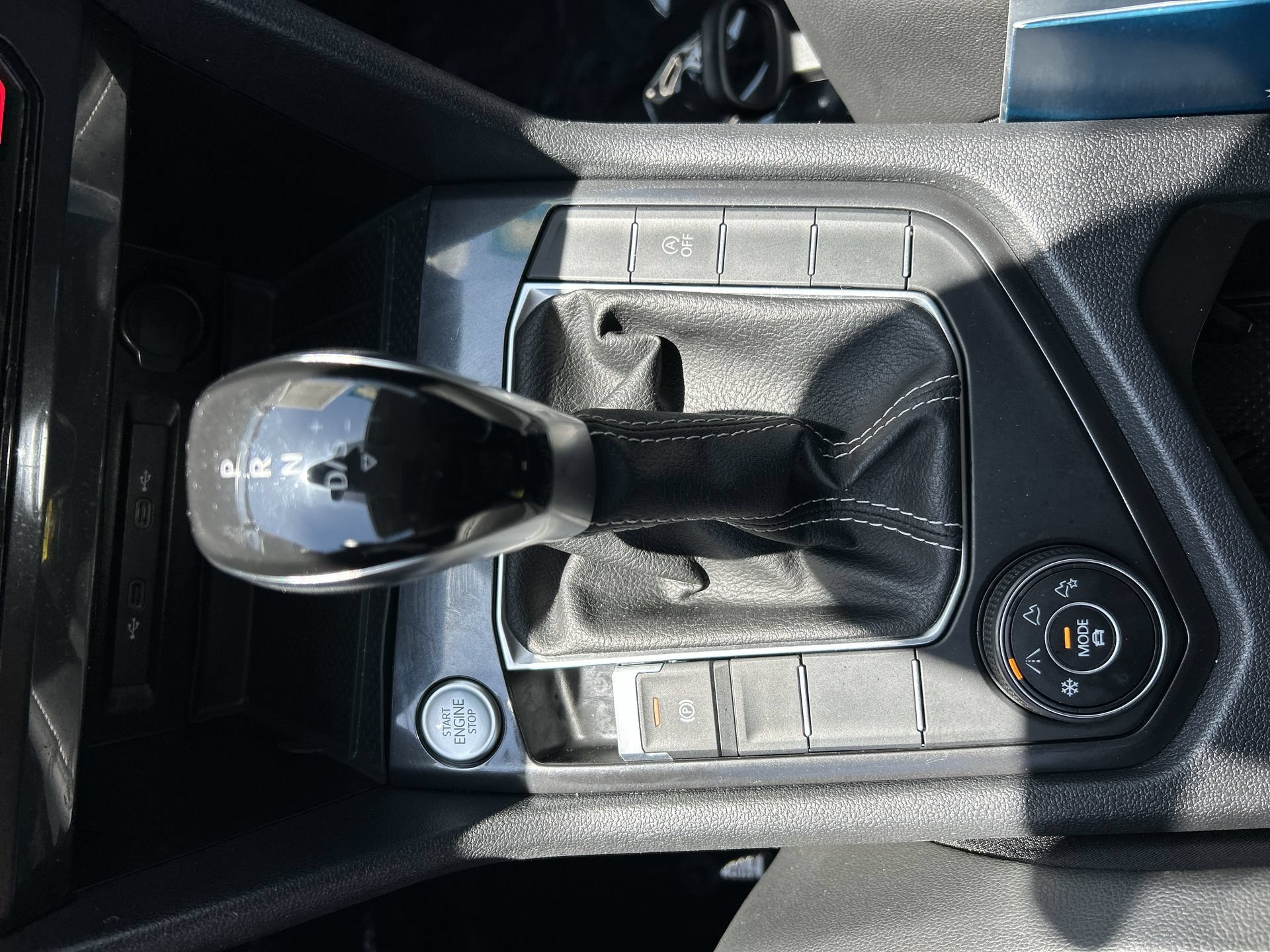 Used 2024 Volkswagen Tiguan SE AWD/4WD image 21